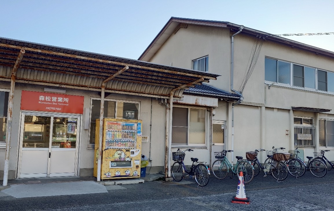 写真1-1-1　伊予鉄バス森松営業所