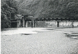 写真1-3-17　昭和38年完成の菖蒲堰