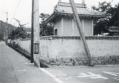 写真3-2-17　本善寺の土塀